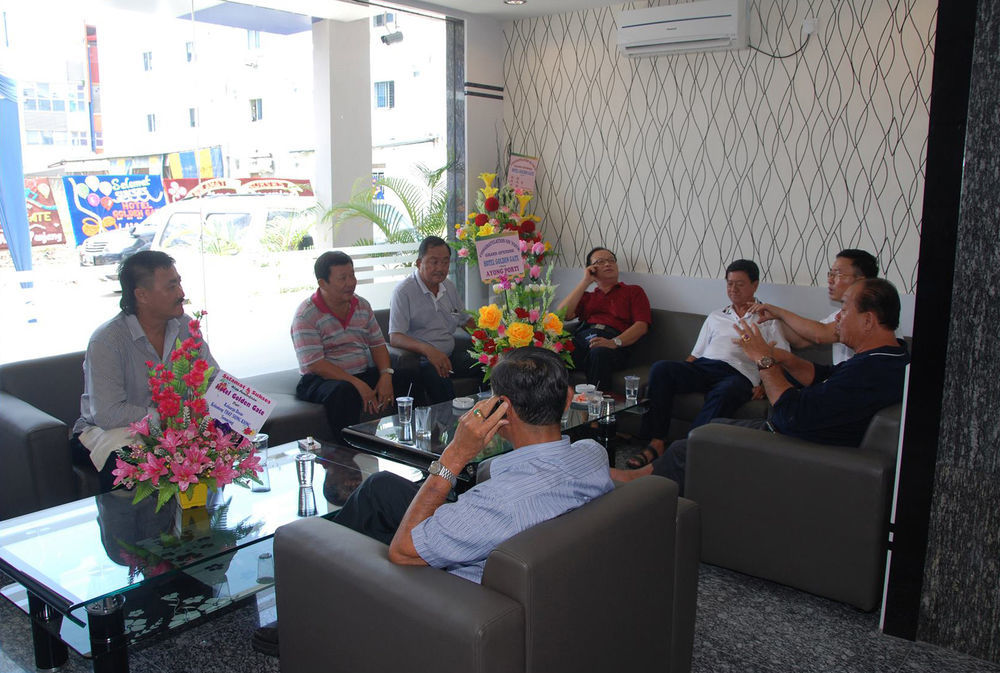 Collection O 625 Hotel Golden Gate Batam Exterior foto