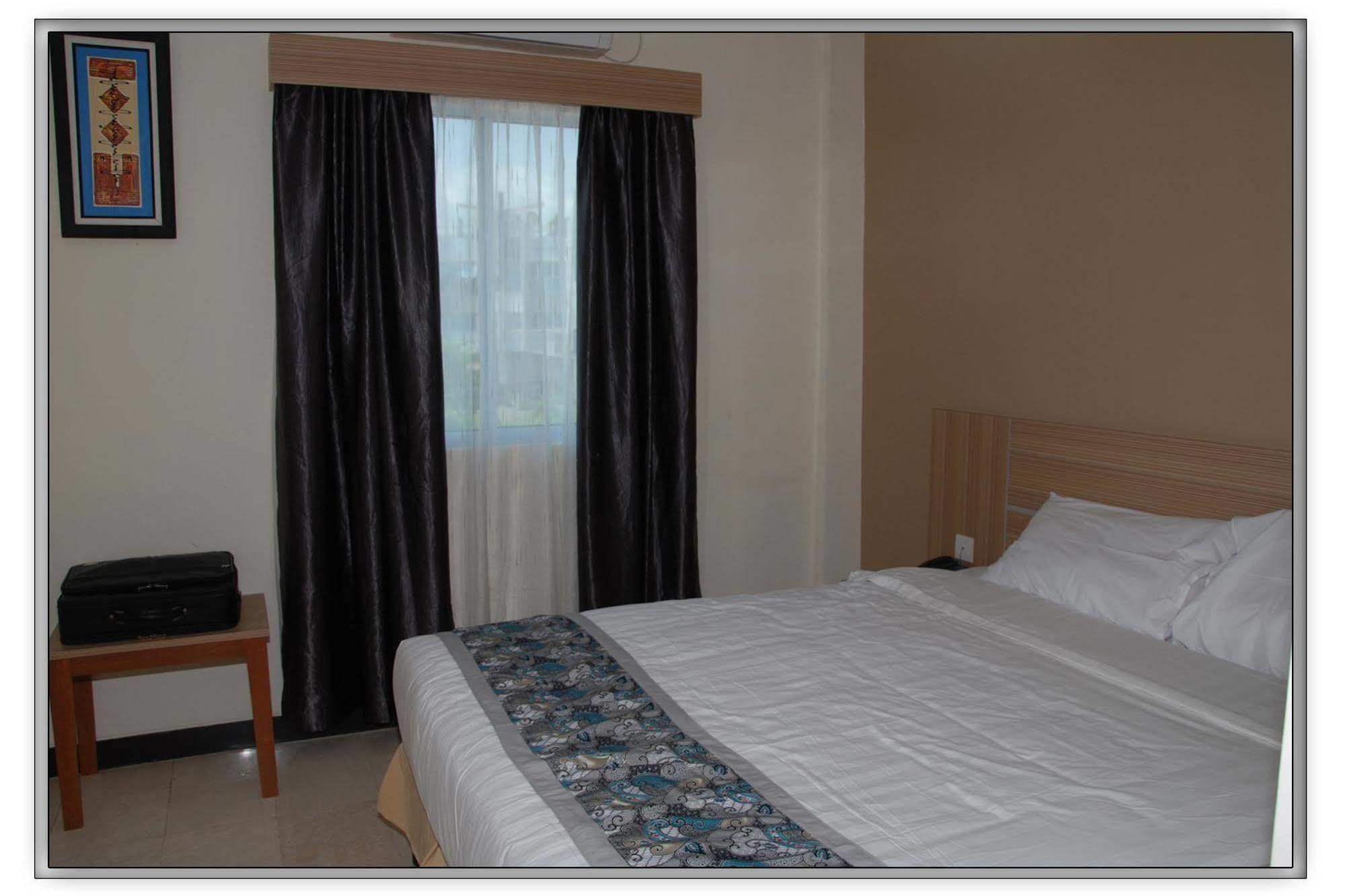 Collection O 625 Hotel Golden Gate Batam Exterior foto