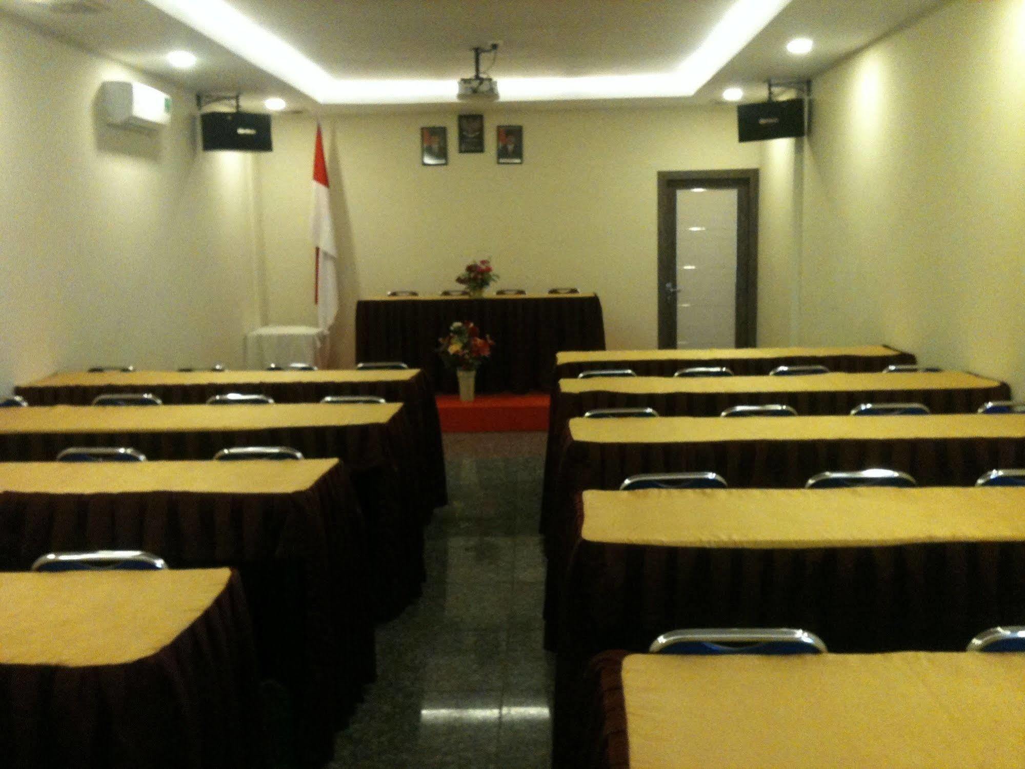 Collection O 625 Hotel Golden Gate Batam Exterior foto